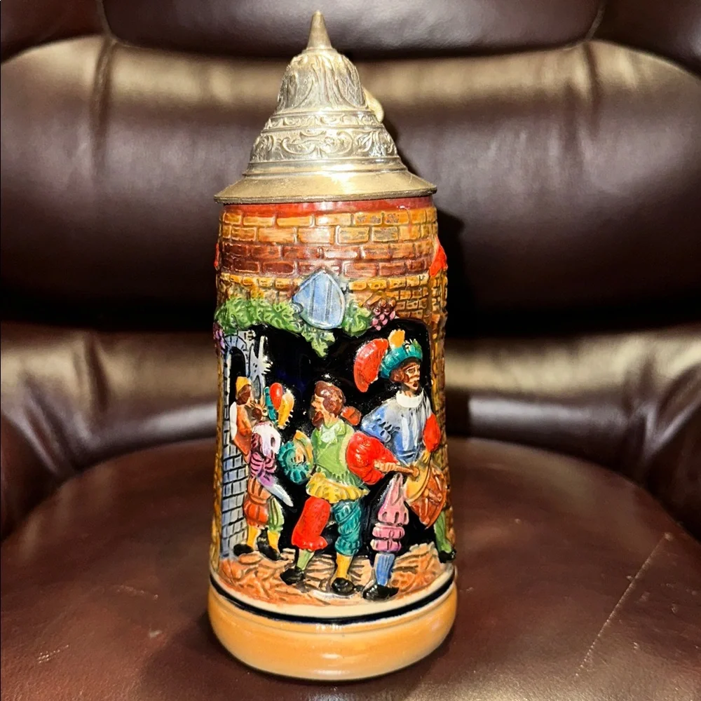 Beer Stein with Pewter Lid - Picture 2 of 16